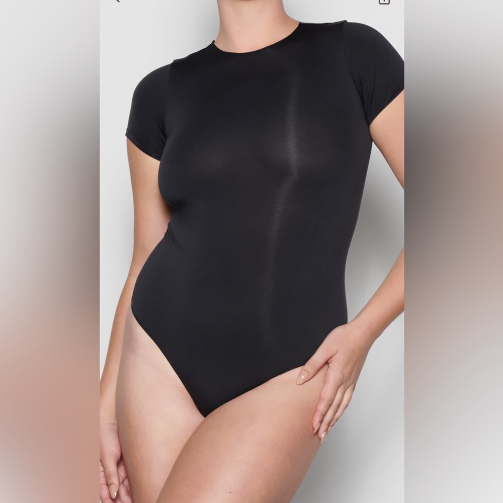 Skims essential tshirt bodysuit size XL worn 1x